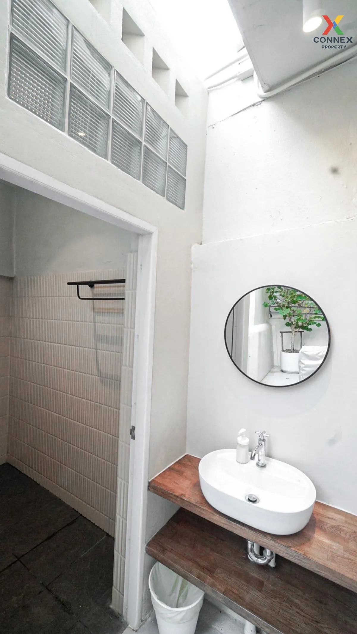 For Rent 2 - storey townhouse in Soi Thara Rom 2 Thonglor Bangkok