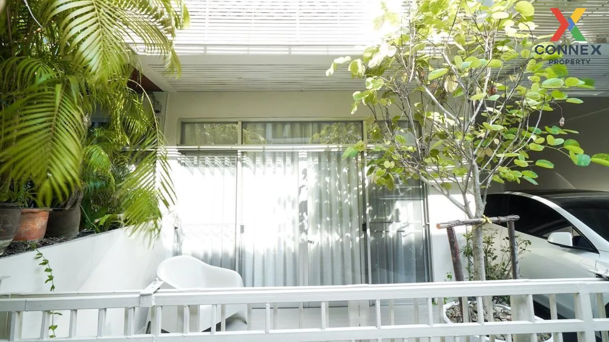 For Rent 2 - storey townhouse in Soi Thara Rom 2 Thonglor Bangkok