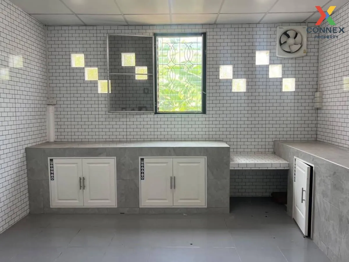 For Sale Townhouse/Townhome  , Rungruang House 1 , Lat Sawai , La