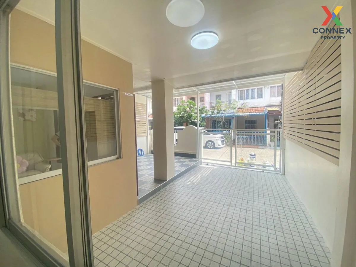 For Sale Townhouse/Townhome  , Phanason Villa Praeksa , newly ren