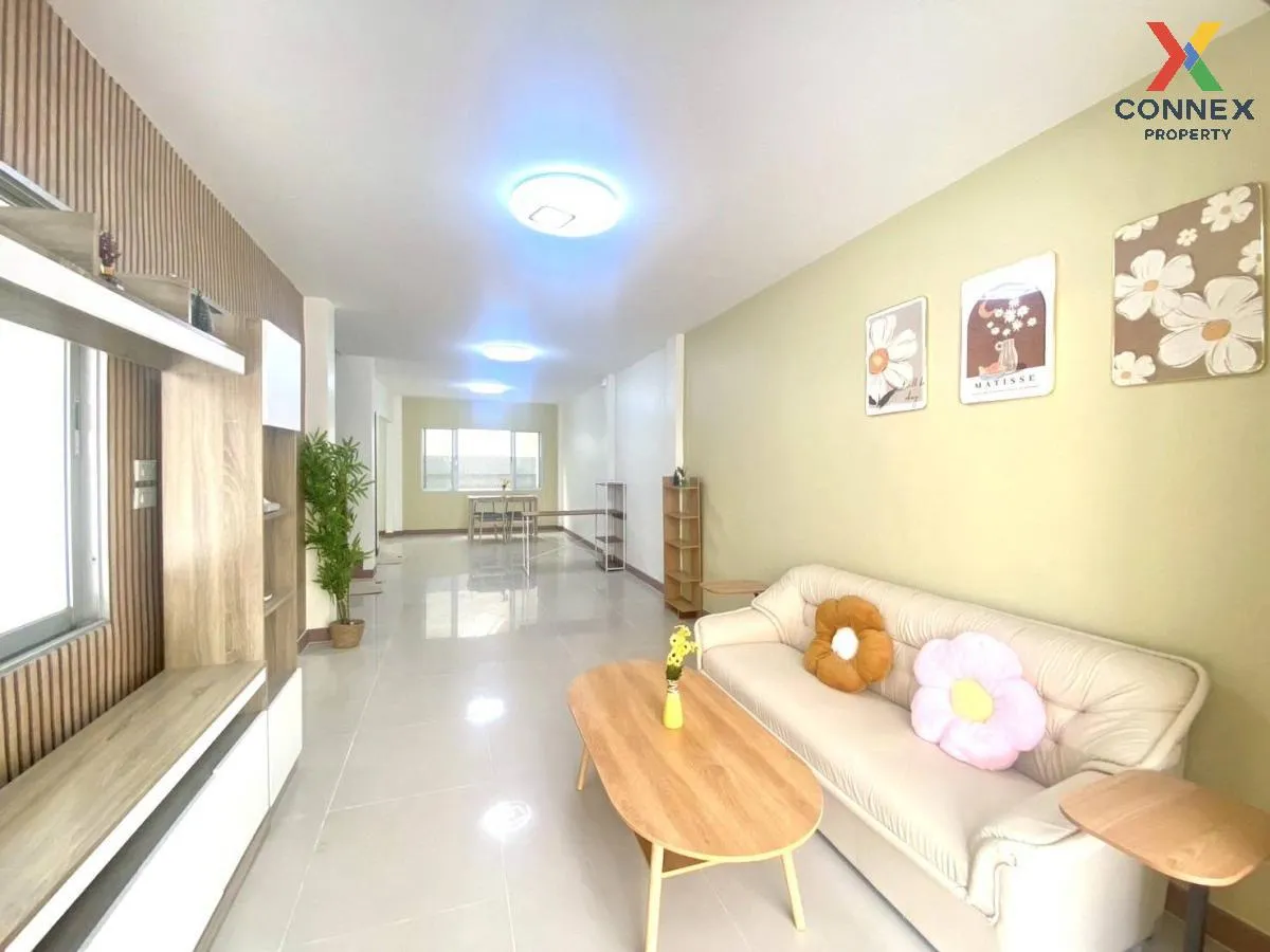 For Sale Townhouse/Townhome  , Phanason Villa Praeksa , newly ren