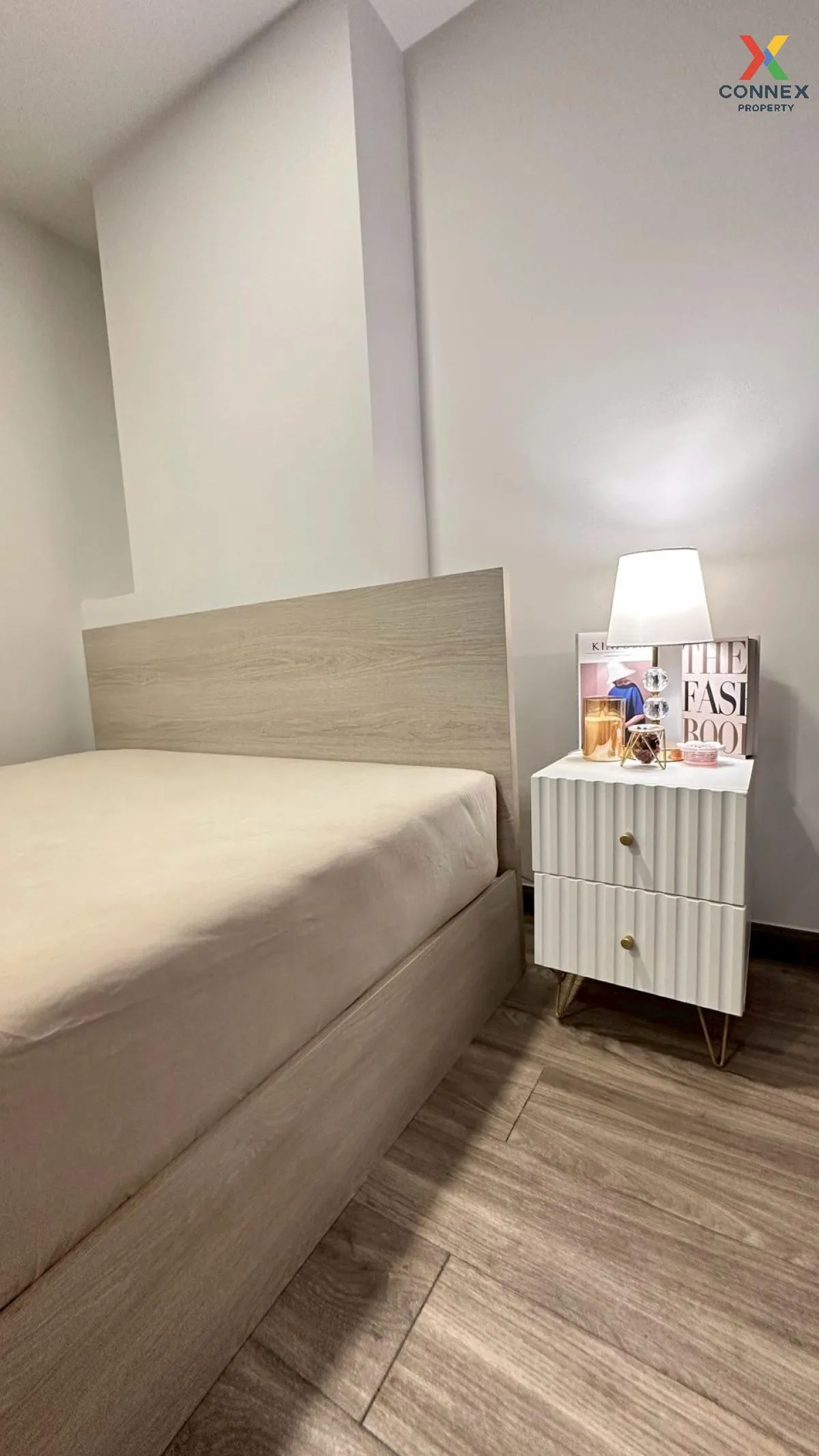 เช่าคอนโด  เดอะ คอลเล็ค รัชดา 32 ห้องมุม  แขวงจันทรเกษม เขต จตุจั