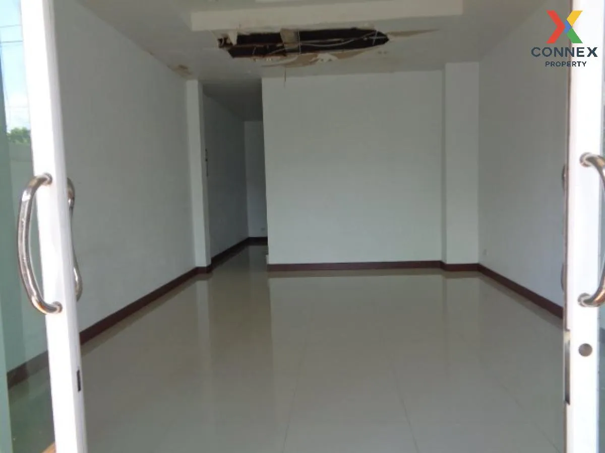 For Sale 2 - storey townhouse 22.5 square wa corner house Hat Yai 2