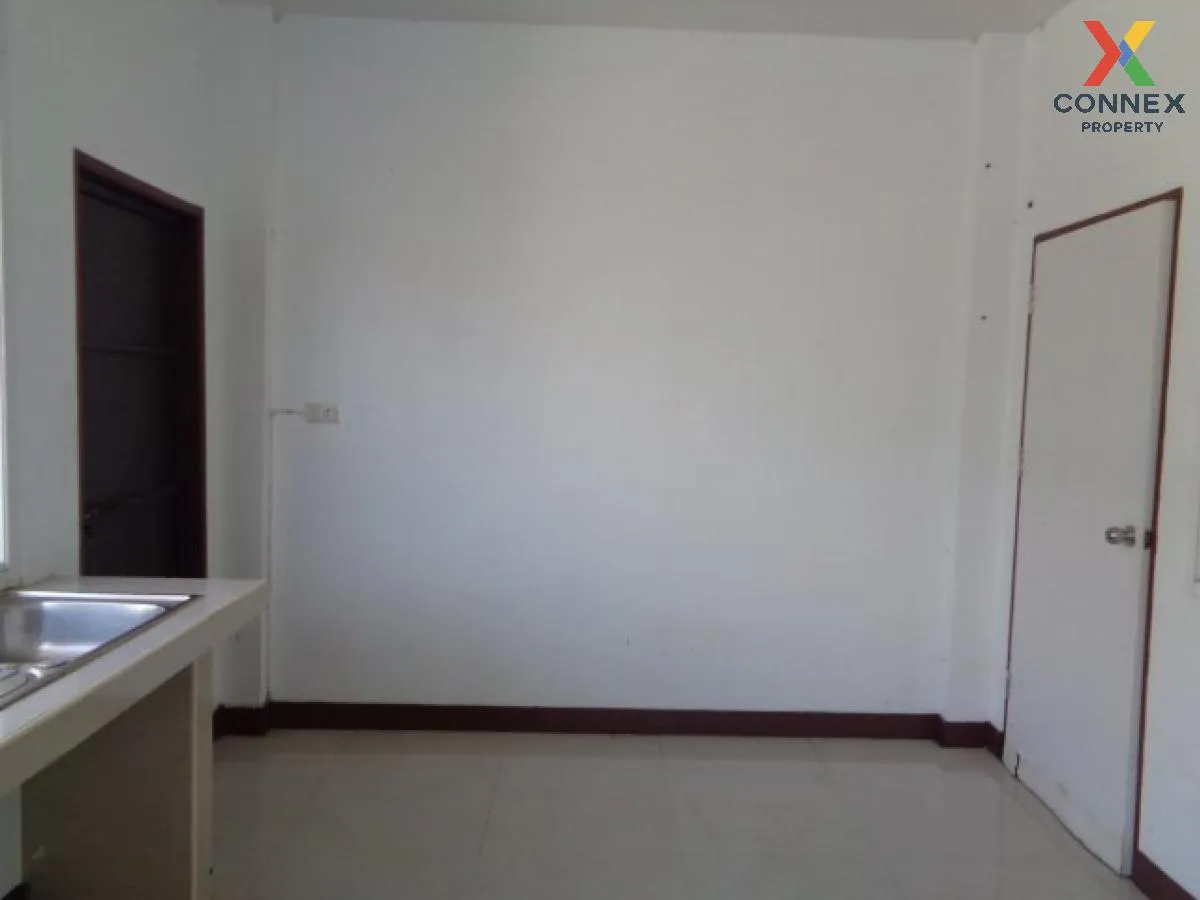 For Sale 2 - storey townhouse 22.5 square wa corner house Hat Yai 3