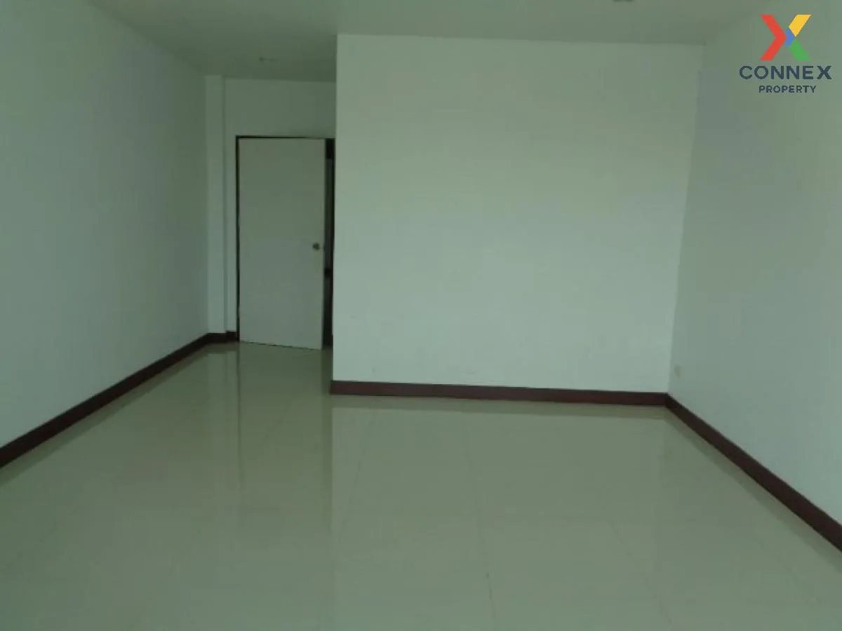 For Sale 2 - storey townhouse 22.5 square wa corner house Hat Yai 4