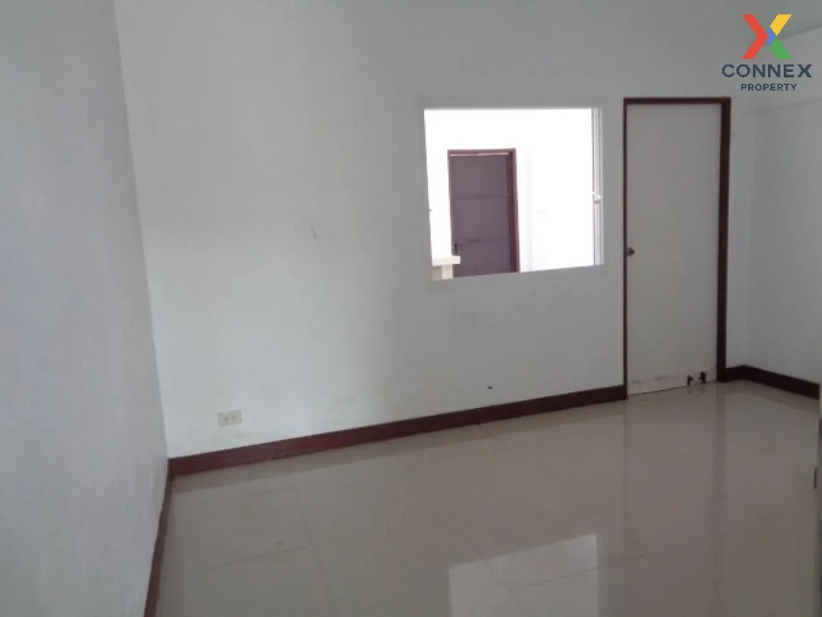For Sale 2 - storey townhouse 22.5 square wa corner house Hat Yai
