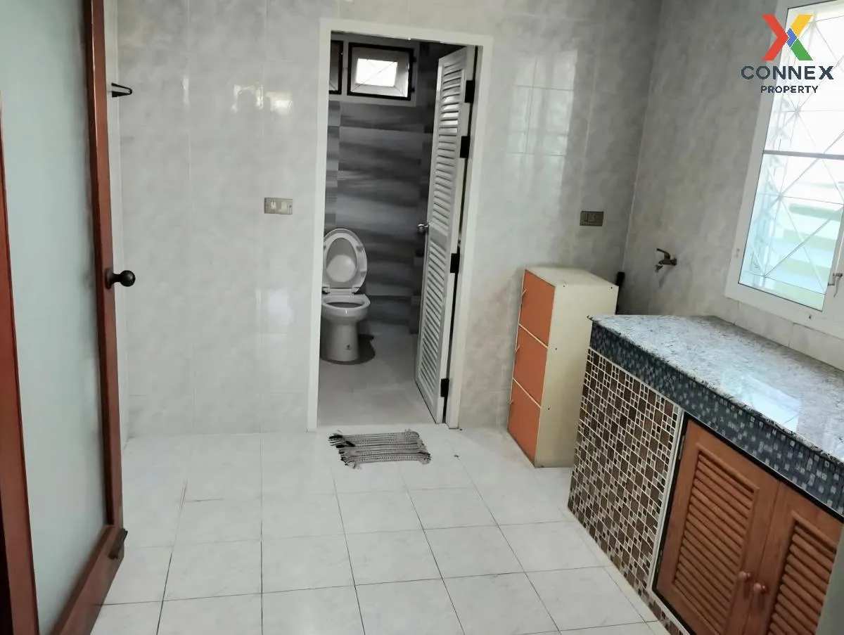 ขายบ้านเดี่ยว พร้อมห้องเช่า 11 ห้อง ซอยเพชรเกษม 79 ห้องมุม หน้ากว