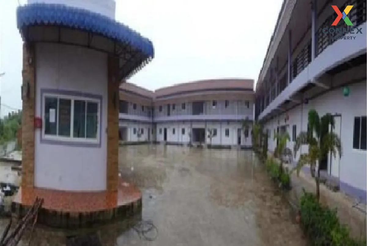 For Sale 2 - storey house with business, 1420 square meters Surat 2