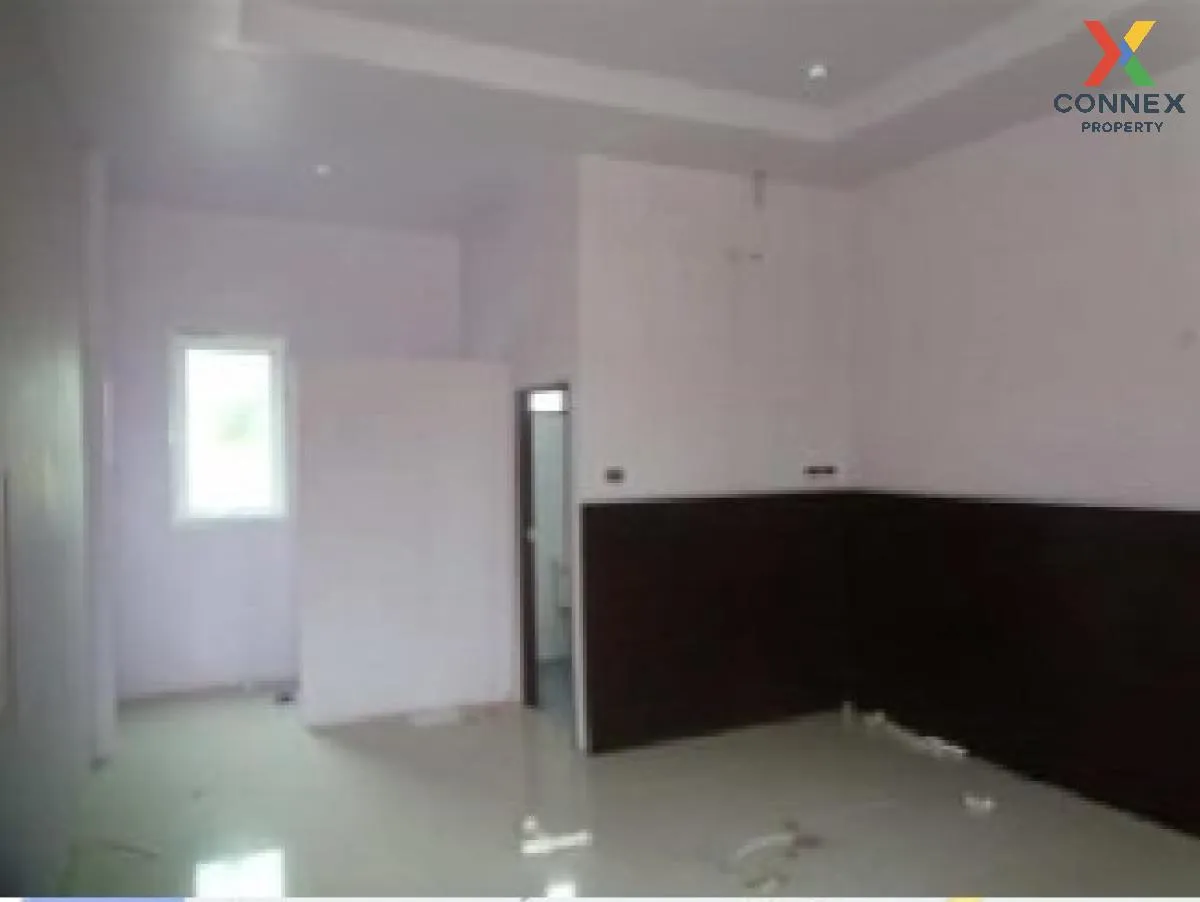 For Sale 2 - storey house with business, 1420 square meters Surat