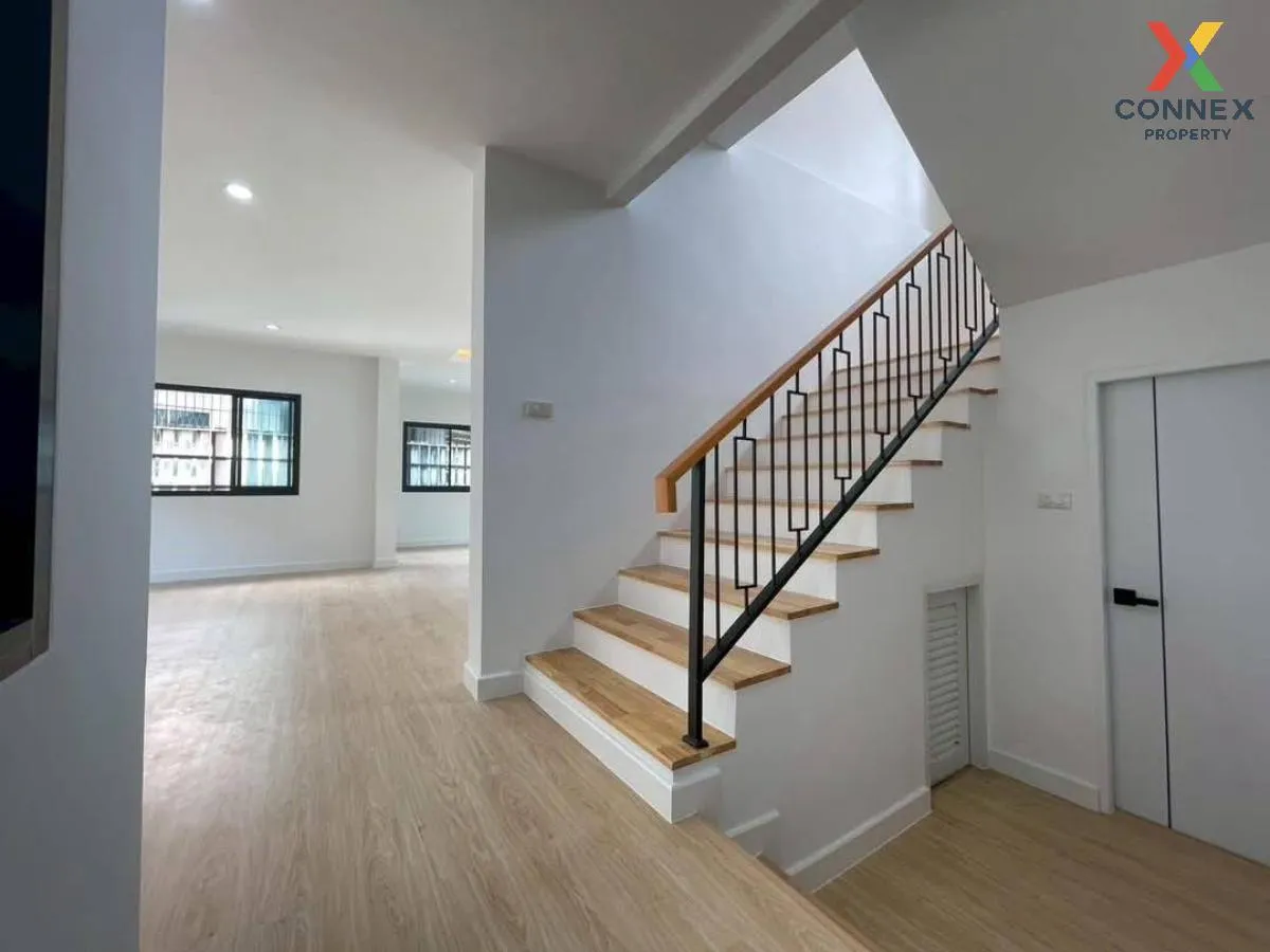 For Sale House , Preecha Lamphet , wide frontage , newly renovate