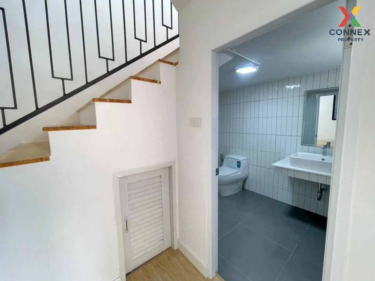 For Sale House , Preecha Lamphet , wide frontage , newly renovate