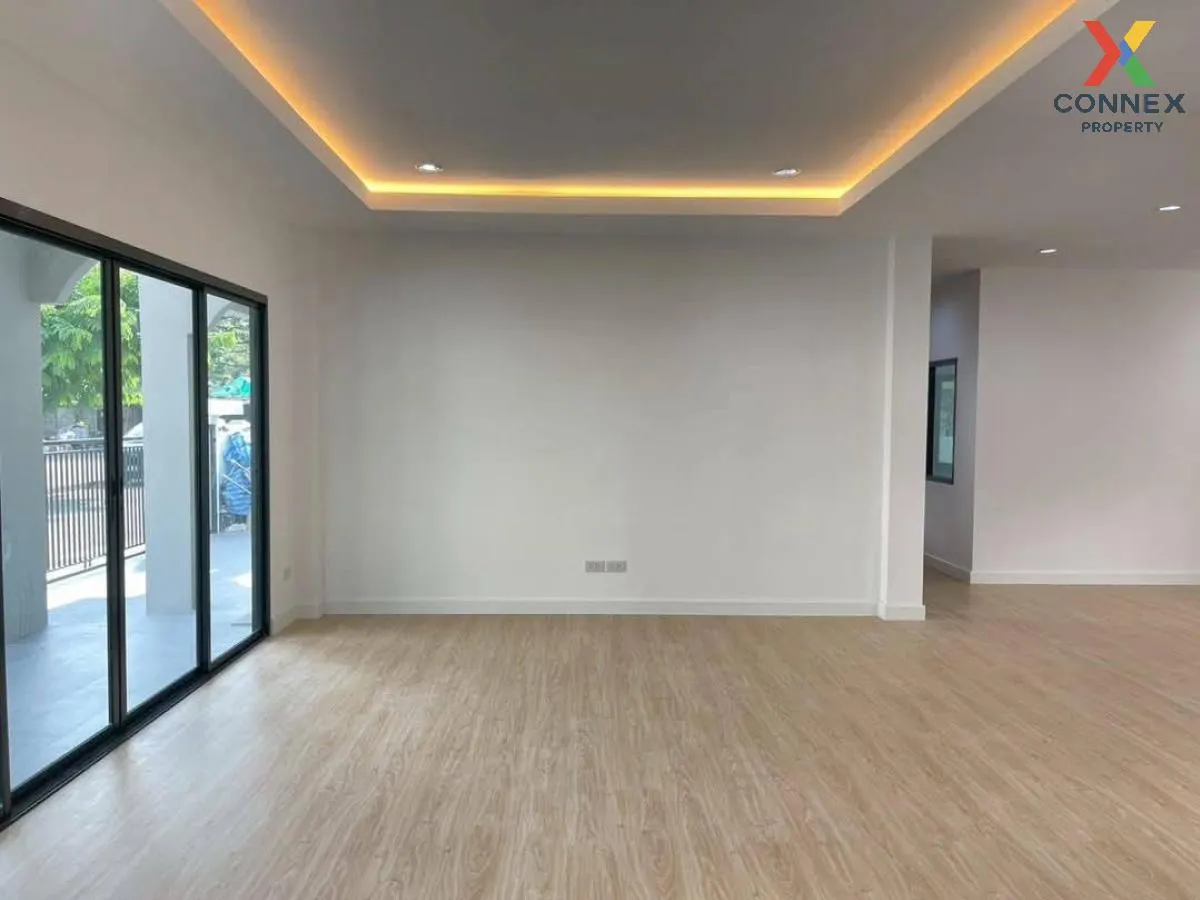 For Sale House , Preecha Lamphet , wide frontage , newly renovate