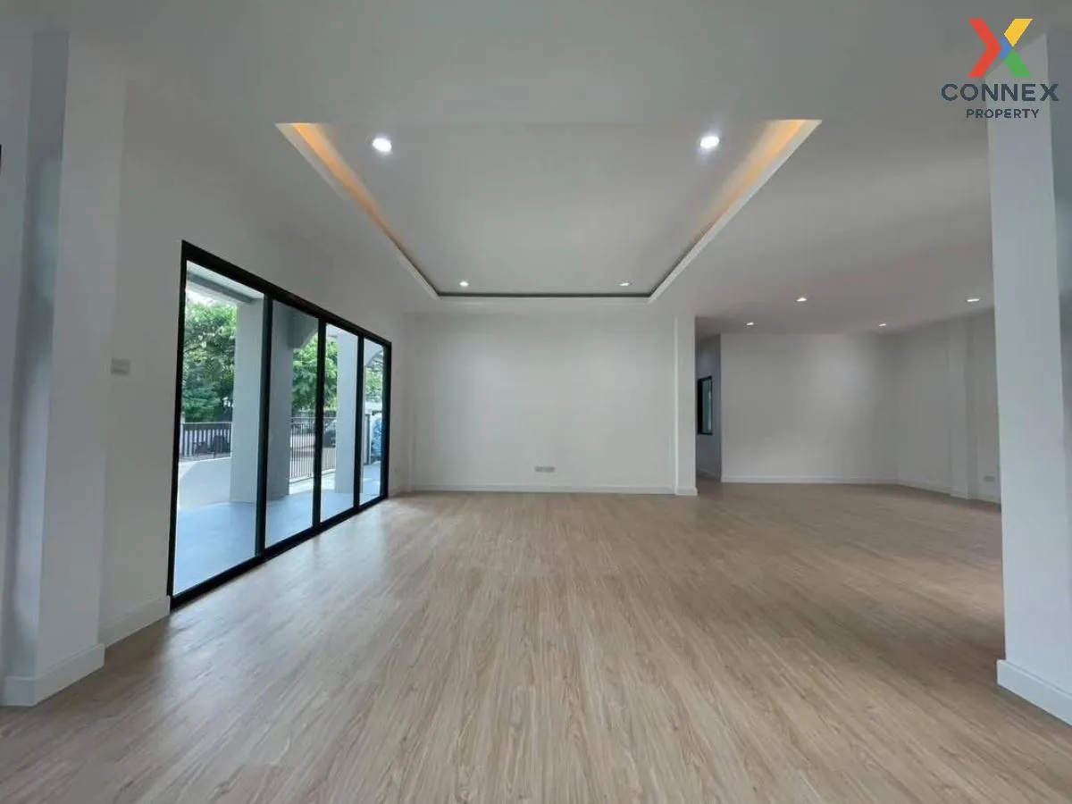 For Sale House , Preecha Lamphet , wide frontage , newly renovate