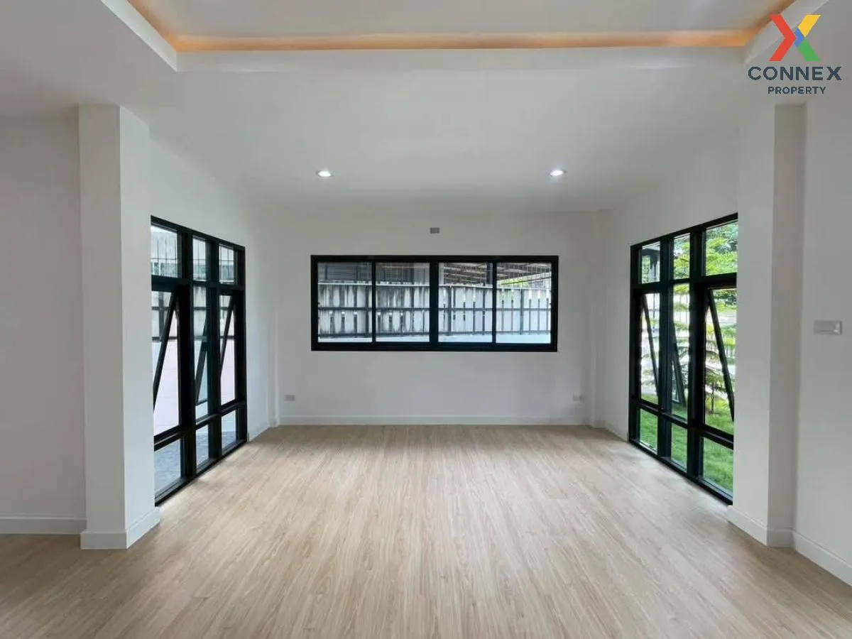For Sale House , Preecha Lamphet , wide frontage , newly renovate