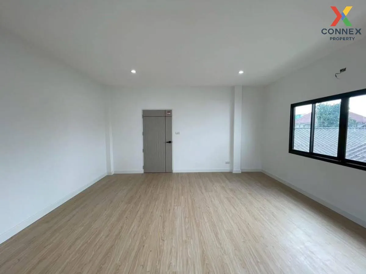 For Sale House , Preecha Lamphet , wide frontage , newly renovate