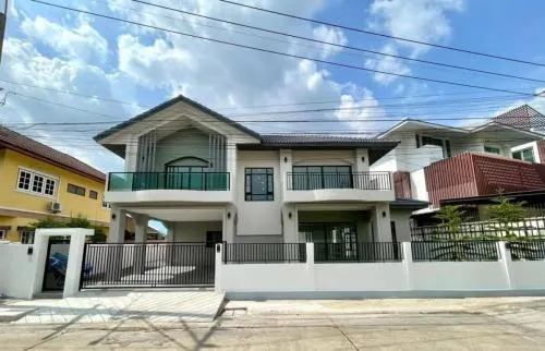 For Sale House , Preecha Lamphet , wide frontage , newly renovated , Hua Mak , Bang Kapi , Bangkok , CX-120913