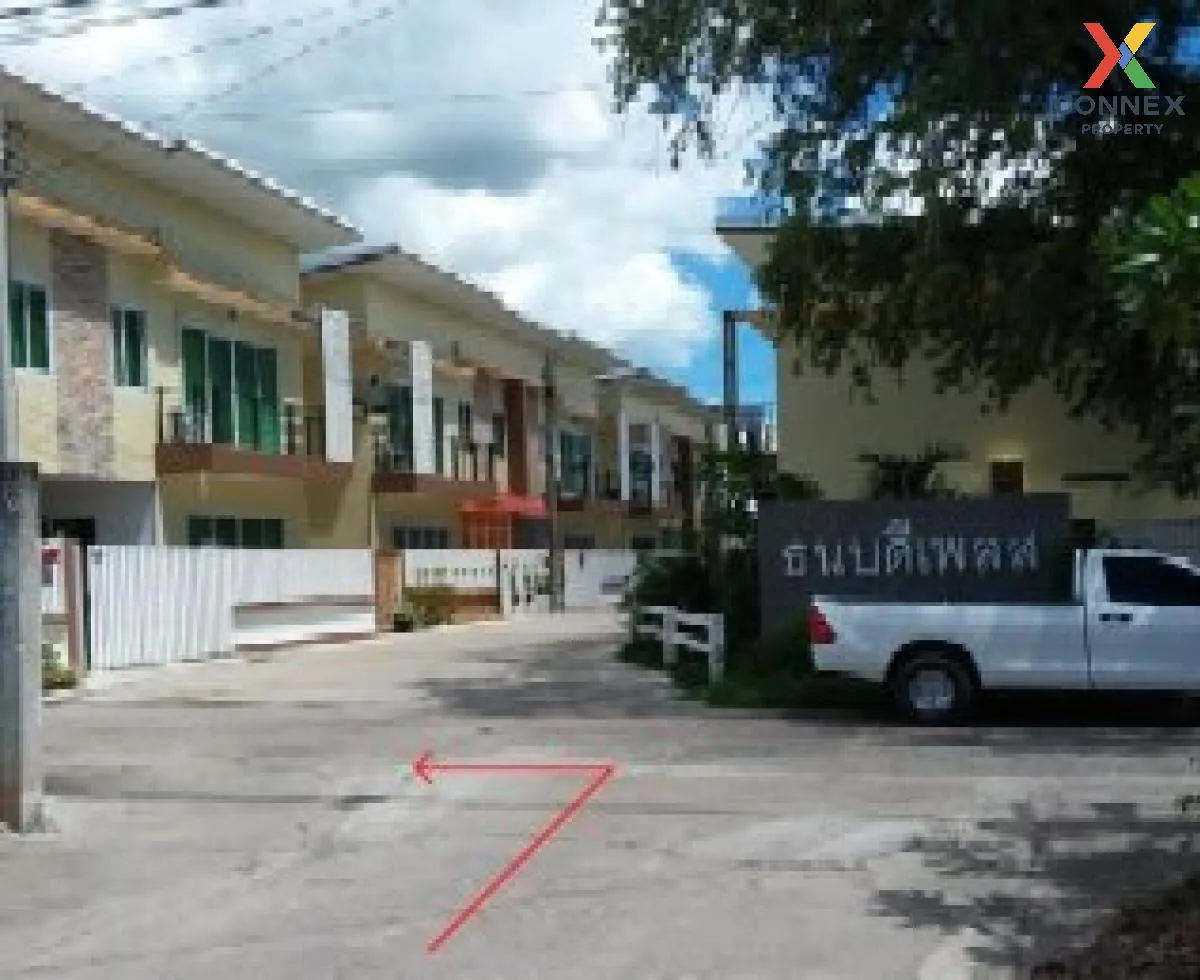 For Sale 2 - storey commercial building 61 square wah Chai Badan  3