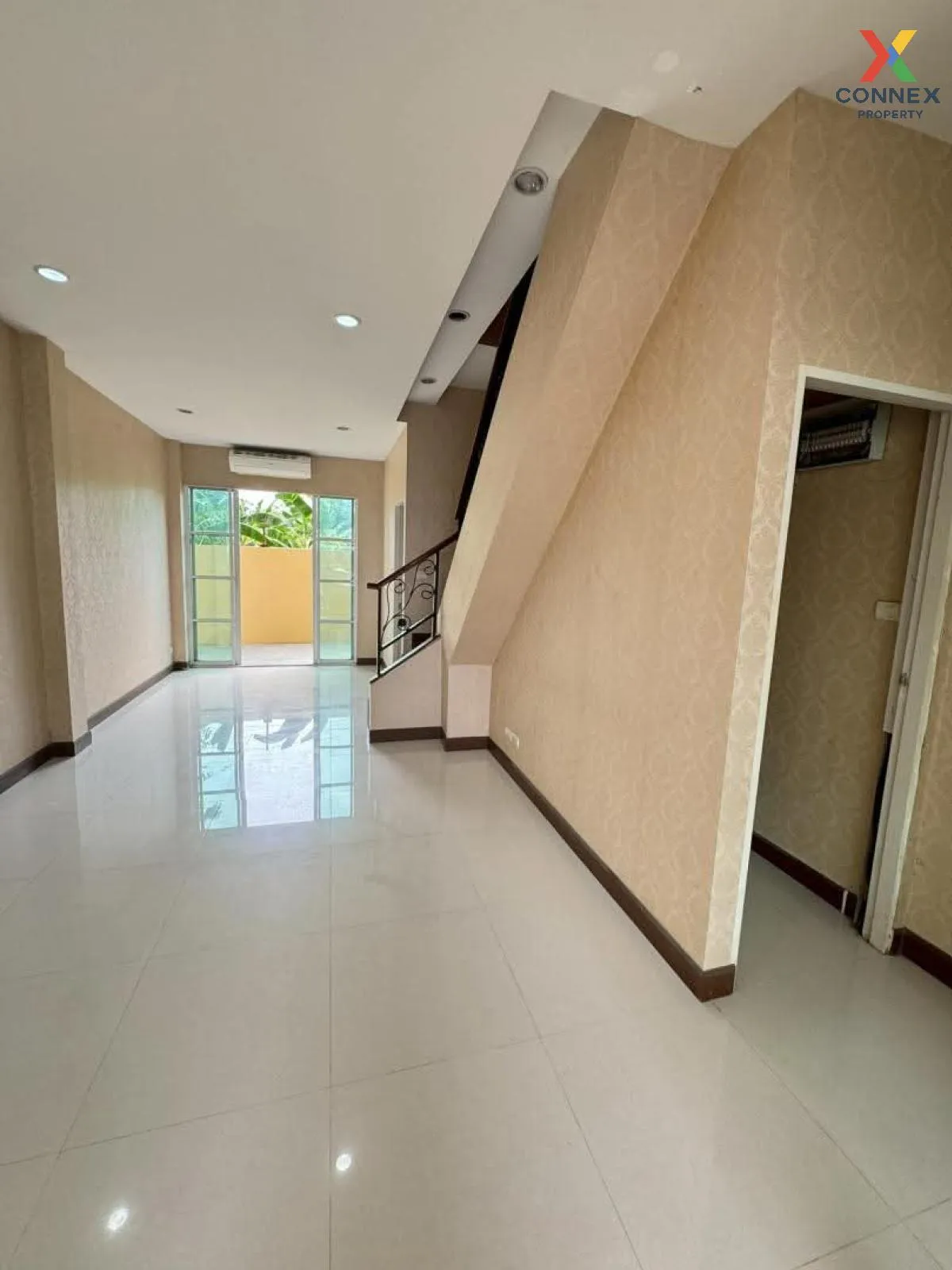 ขายทาวน์เฮ้าส์/ทาวน์โฮม  โมเดิร์น ทาวน์ เอกชัย 46 คลองบางพราน เขต 2