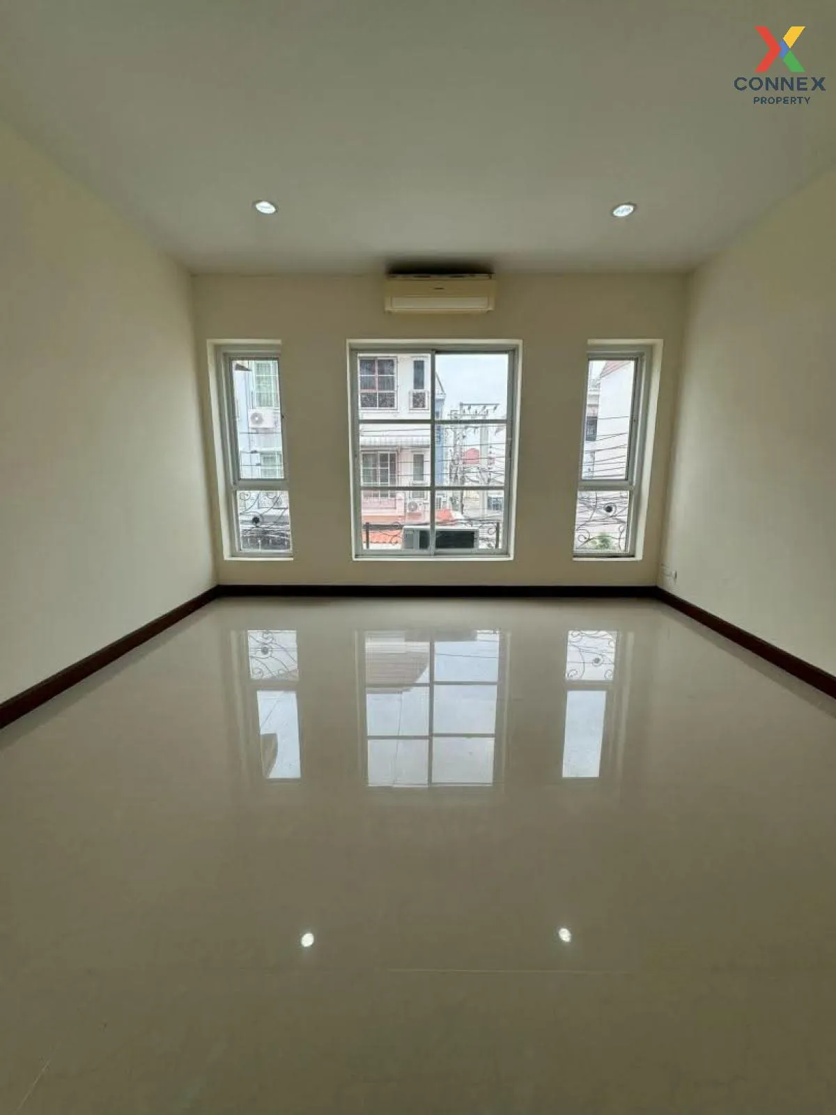 ขายทาวน์เฮ้าส์/ทาวน์โฮม  โมเดิร์น ทาวน์ เอกชัย 46 คลองบางพราน เขต 3