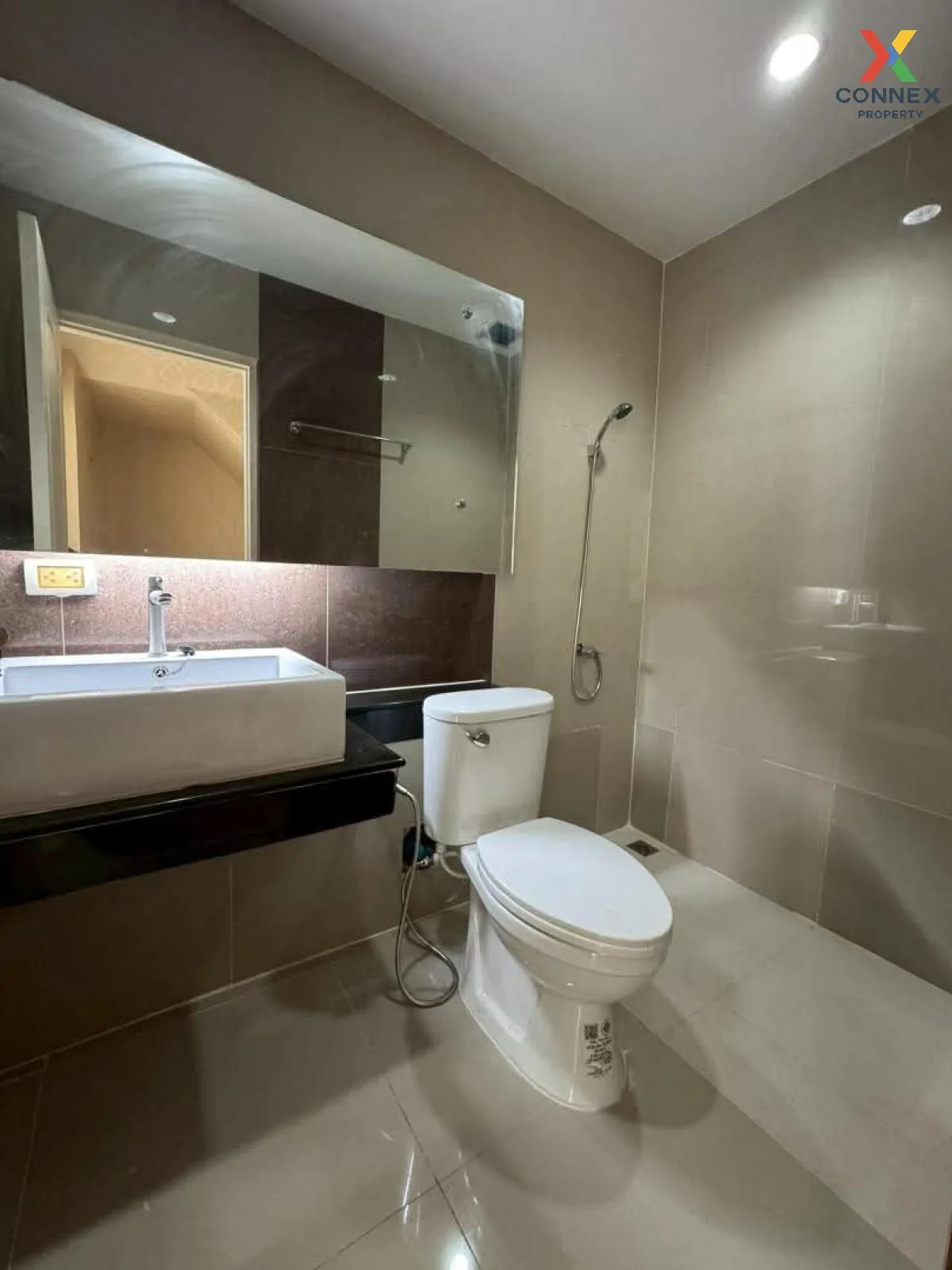 ขายทาวน์เฮ้าส์/ทาวน์โฮม  โมเดิร์น ทาวน์ เอกชัย 46 คลองบางพราน เขต