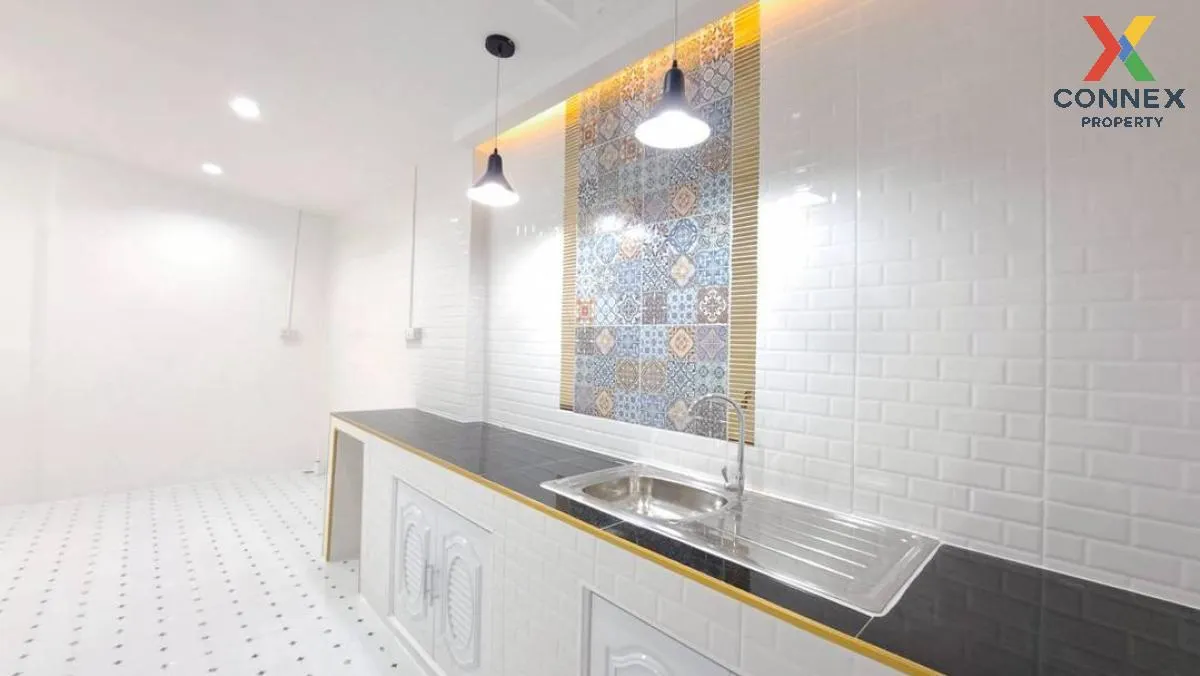 For Sale Townhouse/Townhome  , Lully Ville Lumlukka Khlong 3 , ne