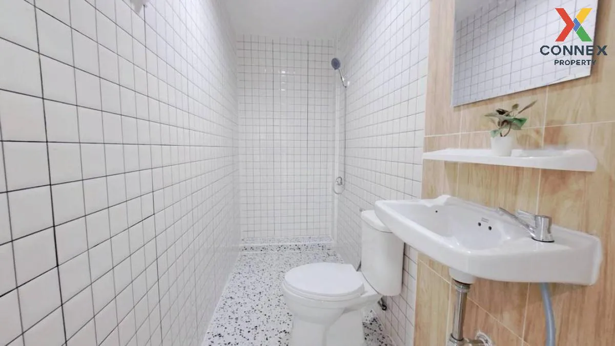 For Sale Townhouse/Townhome  , Lully Ville Lumlukka Khlong 3 , ne