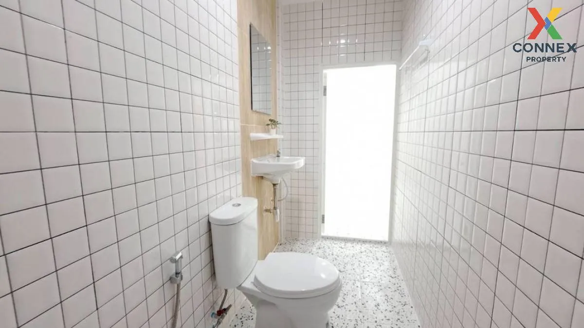 For Sale Townhouse/Townhome  , Lully Ville Lumlukka Khlong 3 , ne