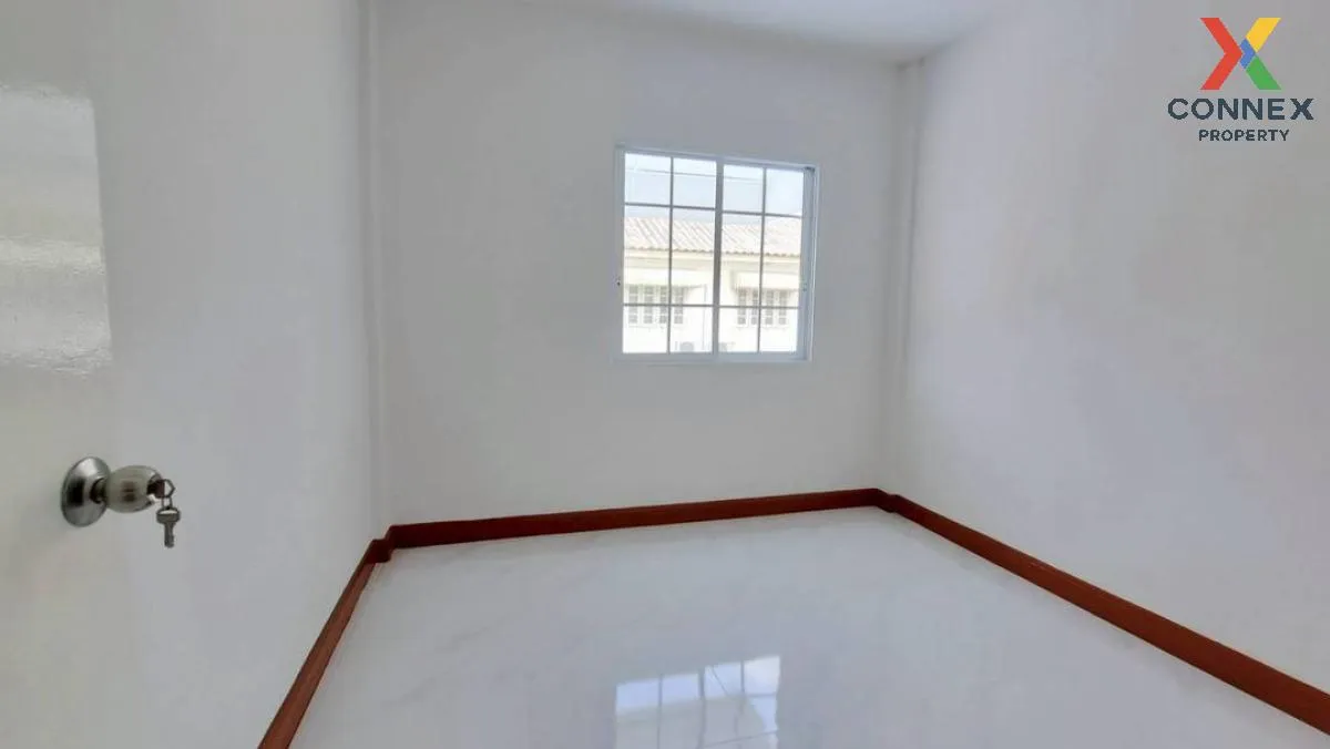 For Sale Townhouse/Townhome  , Lully Ville Lumlukka Khlong 3 , ne