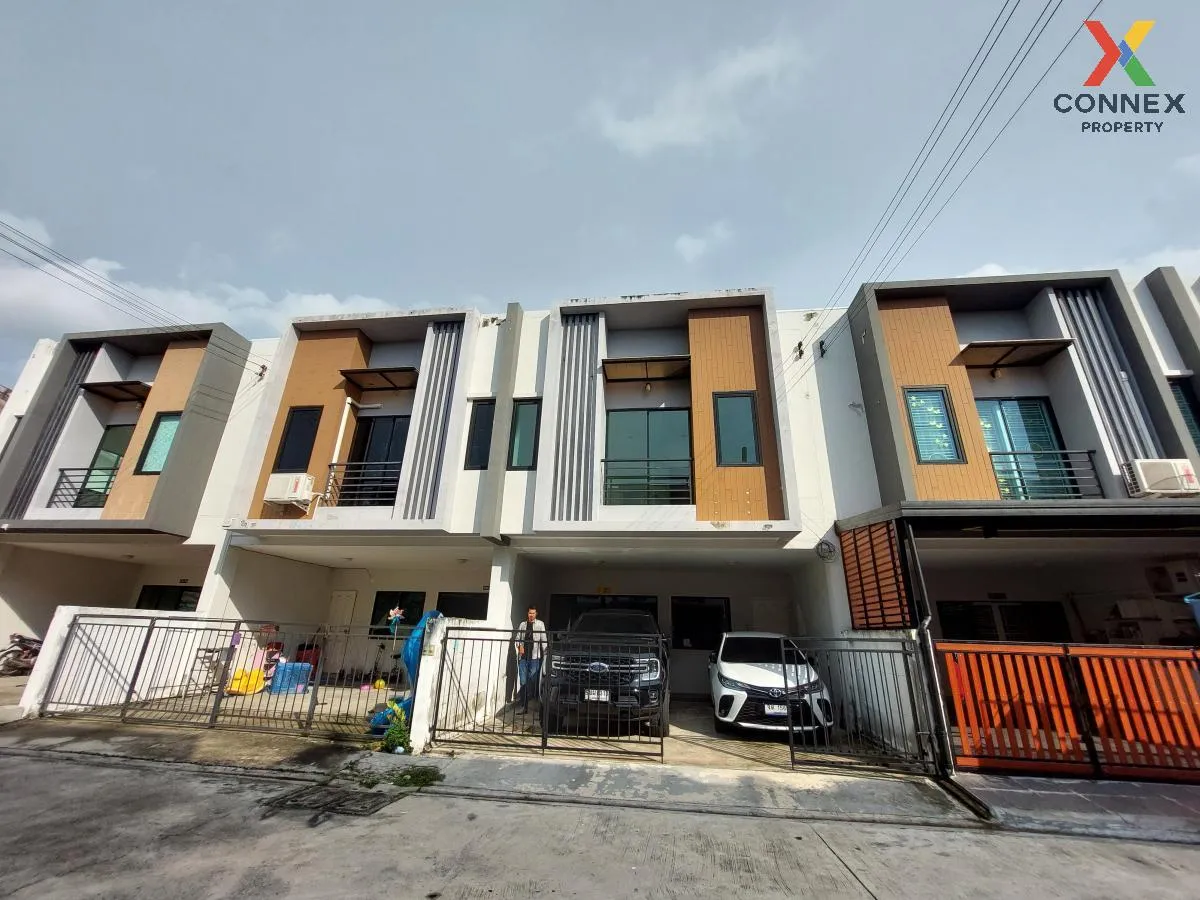 For Sale Townhouse/Townhome  , Siratcha Easton Town , wide fronta 1