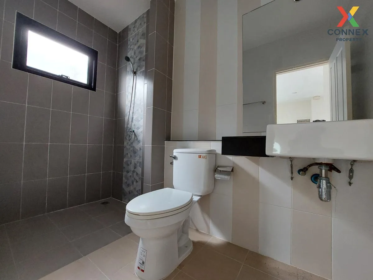 For Sale Townhouse/Townhome  , Siratcha Easton Town , wide fronta 4