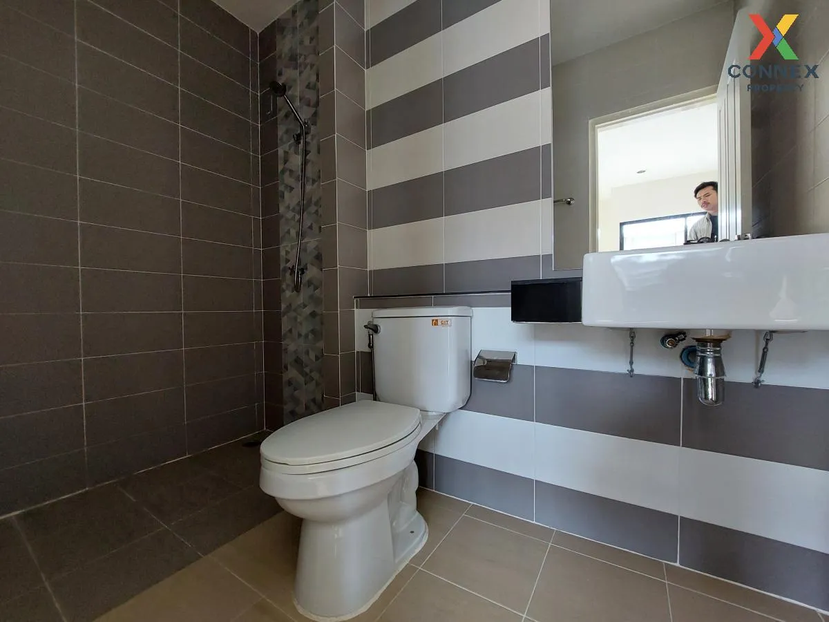 For Sale Townhouse/Townhome  , Siratcha Easton Town , wide fronta