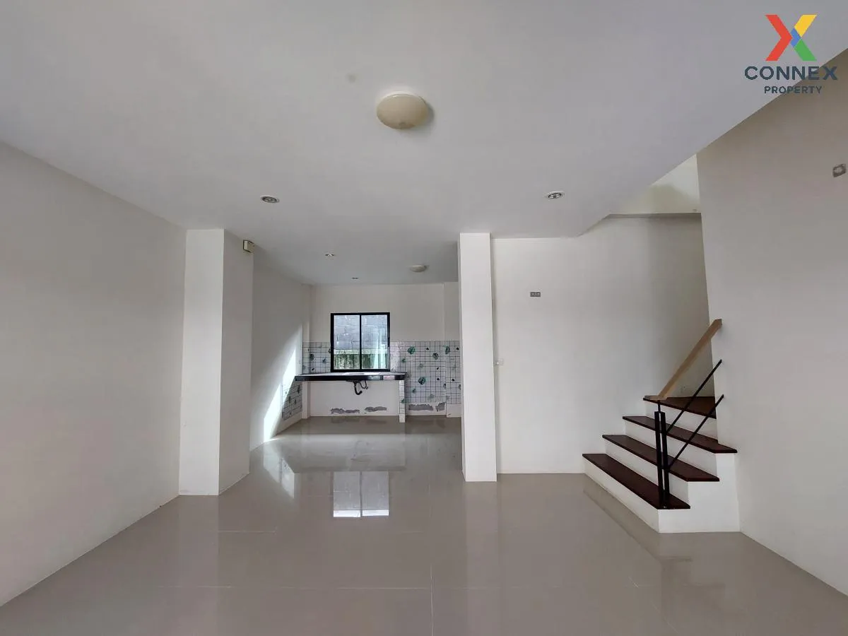 For Sale Townhouse/Townhome  , Siratcha Easton Town , wide fronta