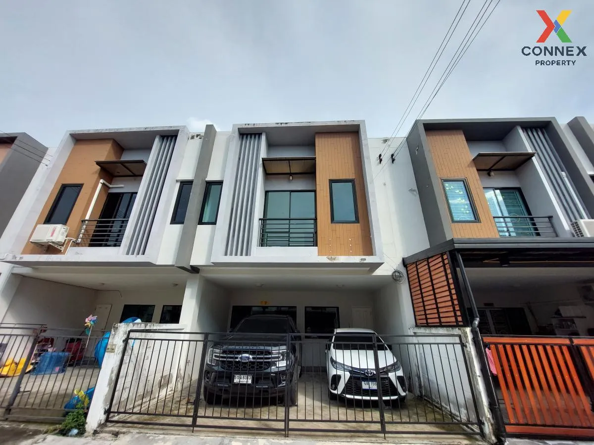 For Sale Townhouse/Townhome  , Siratcha Easton Town , wide fronta