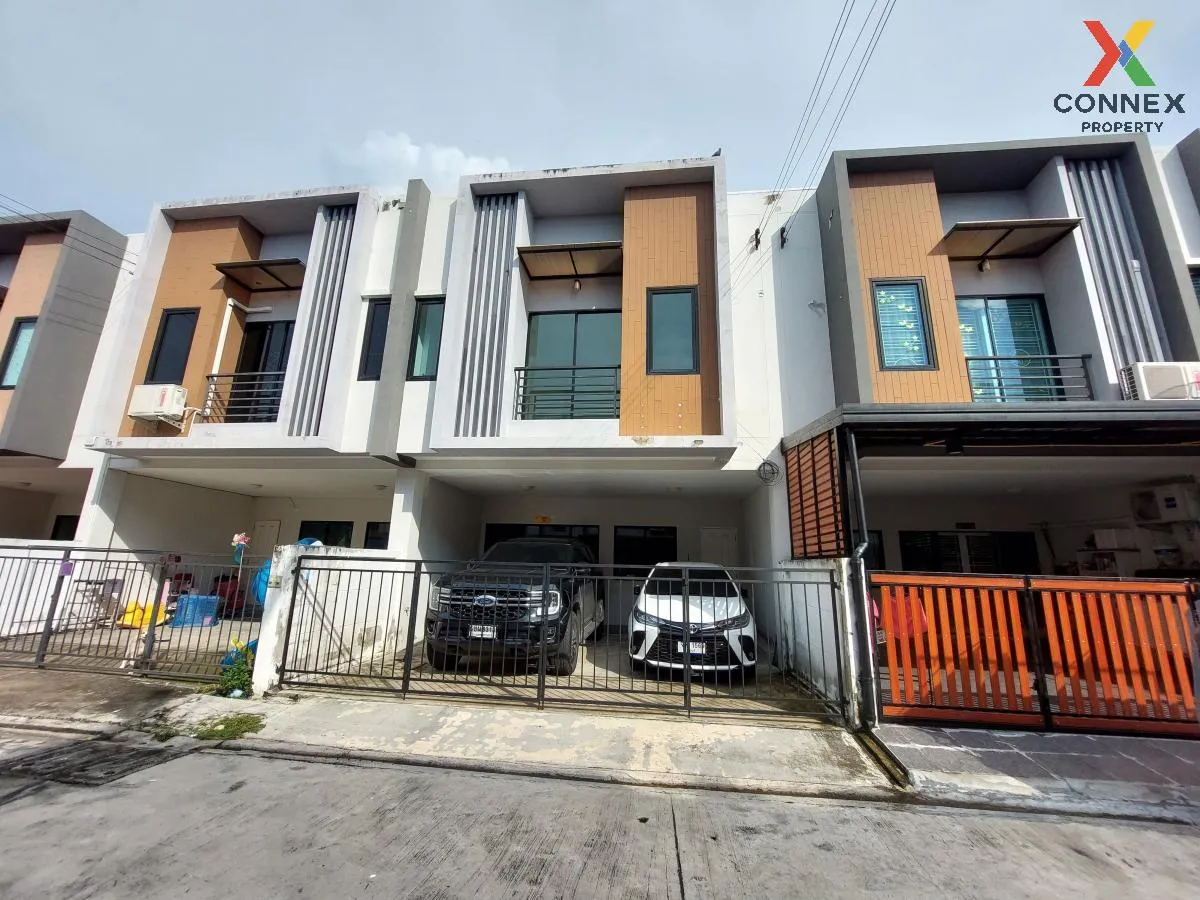 For Sale Townhouse/Townhome  , Siratcha Easton Town , wide fronta