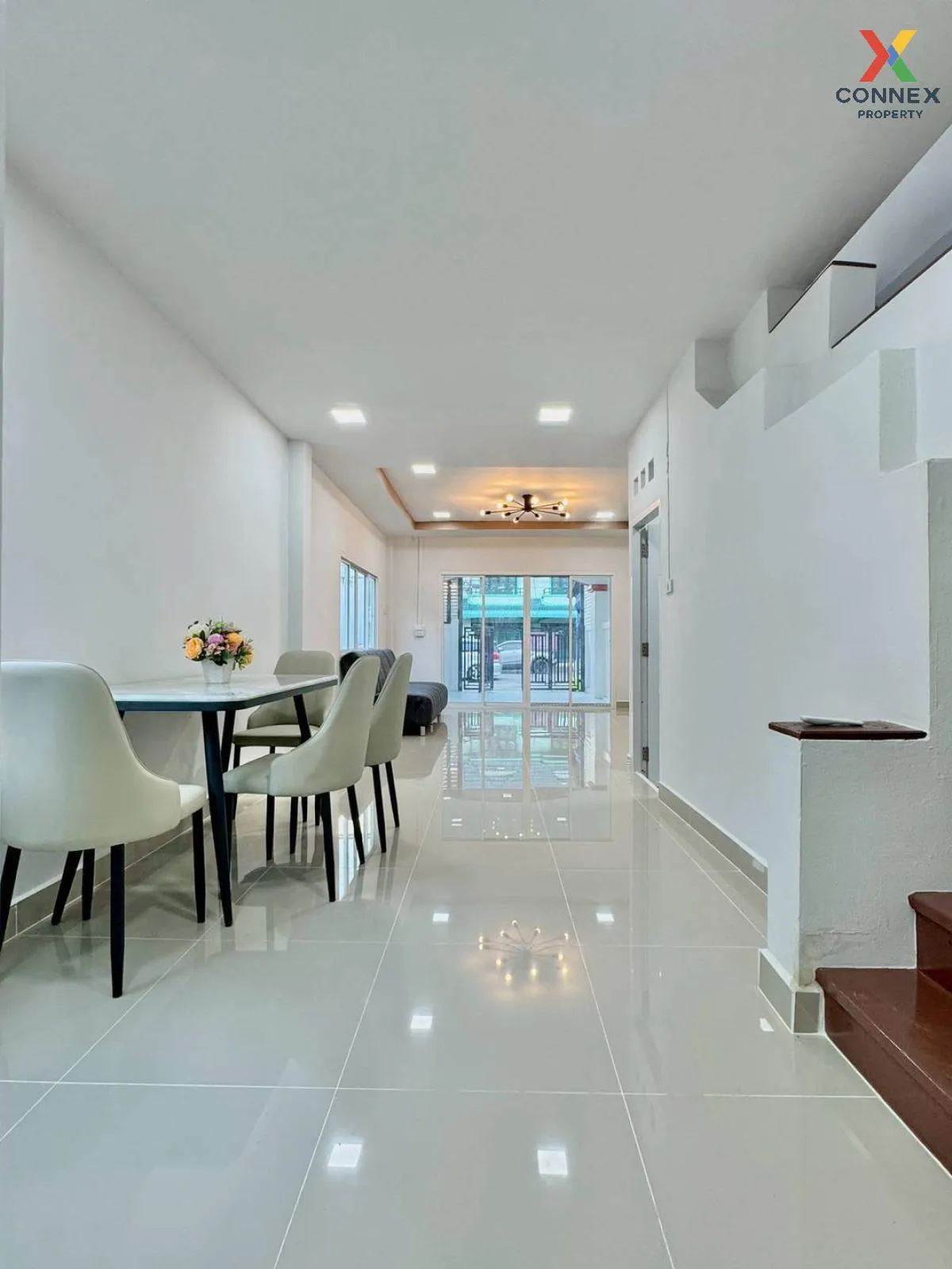 For Sale Townhouse/Townhome  , Baan Monwadee Park , corner unit ,