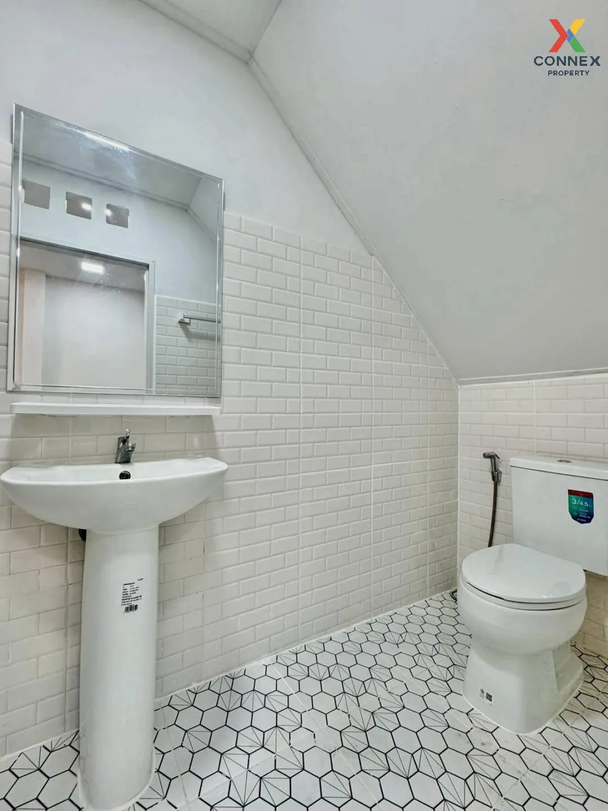 For Sale Townhouse/Townhome  , Baan Monwadee Park , corner unit ,