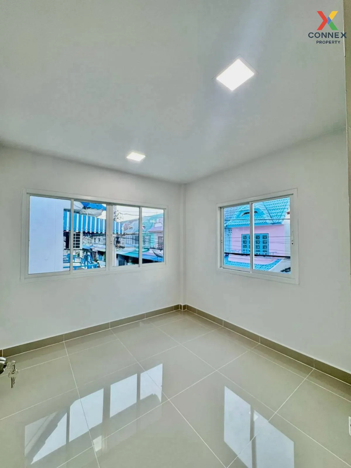 For Sale Townhouse/Townhome  , Baan Monwadee Park , corner unit ,