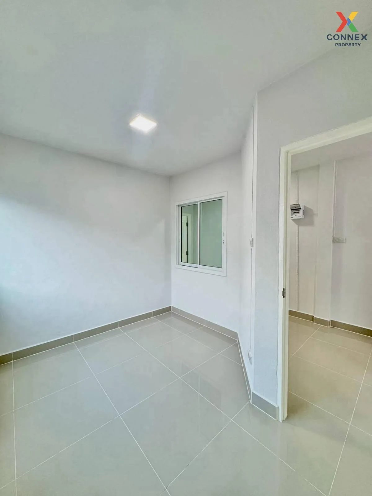 For Sale Townhouse/Townhome  , Baan Monwadee Park , corner unit ,