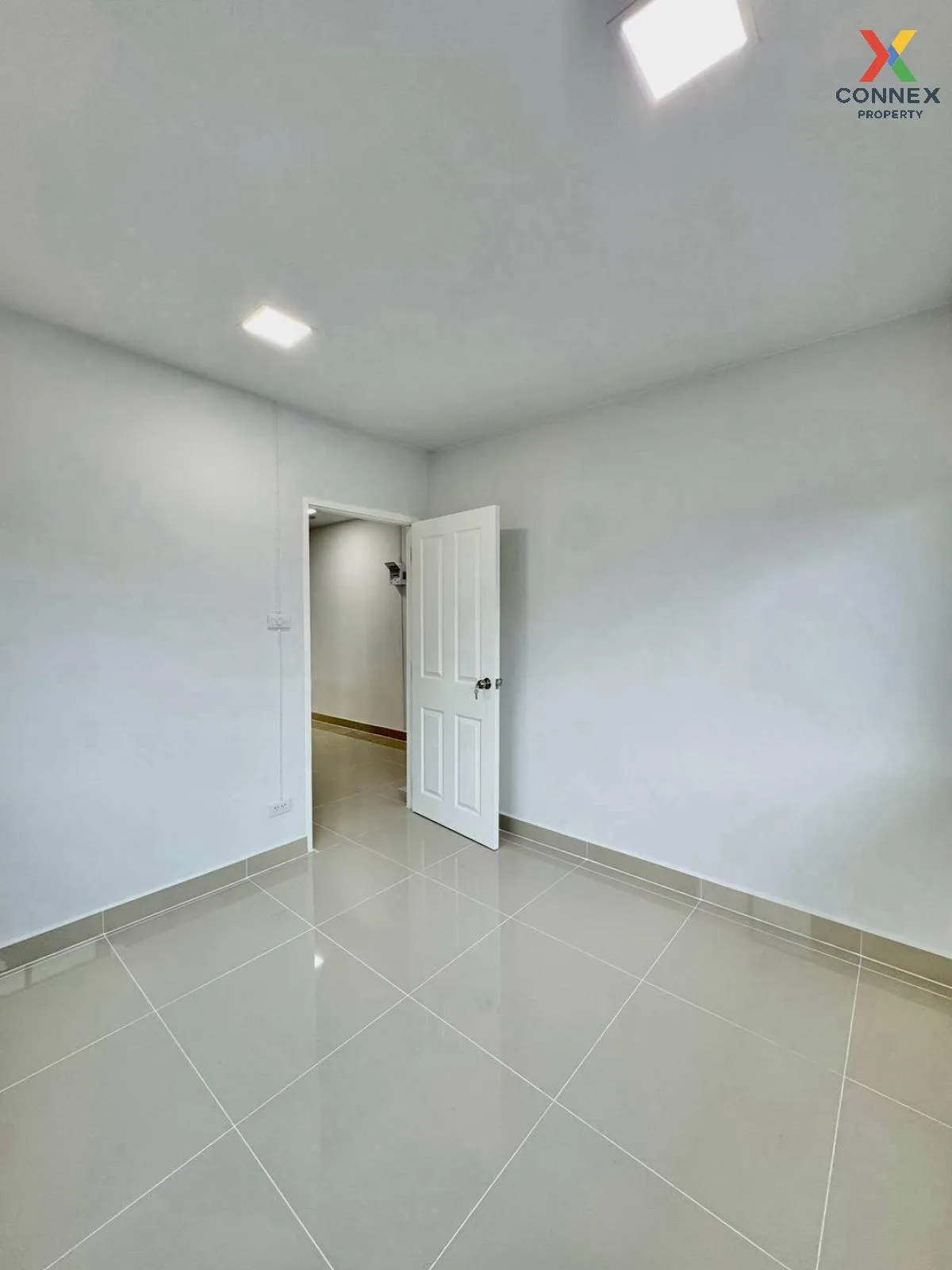 For Sale Townhouse/Townhome  , Baan Monwadee Park , corner unit ,