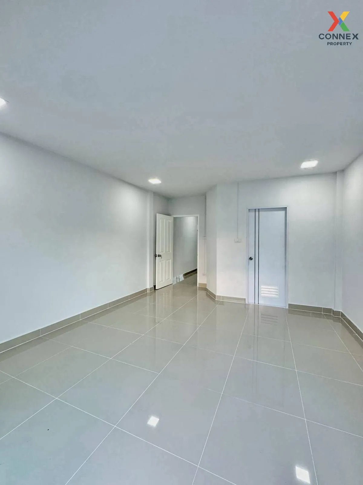 For Sale Townhouse/Townhome  , Baan Monwadee Park , corner unit ,