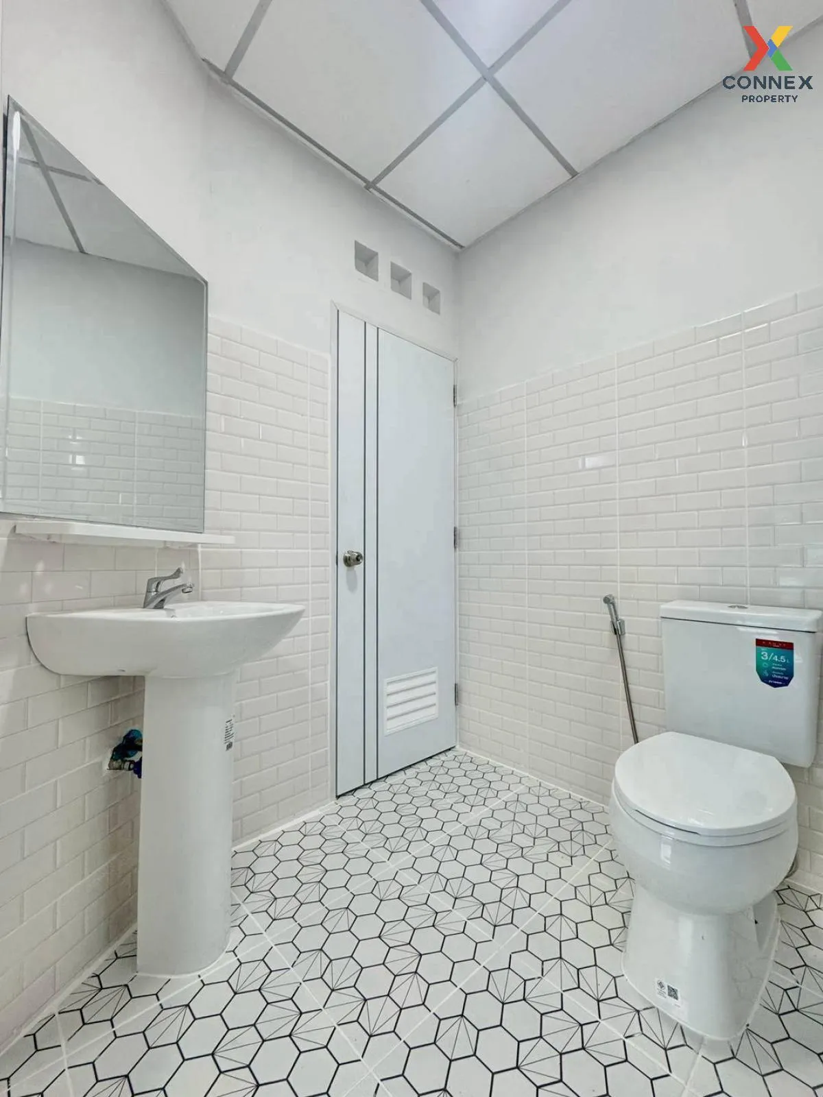 For Sale Townhouse/Townhome  , Baan Monwadee Park , corner unit ,