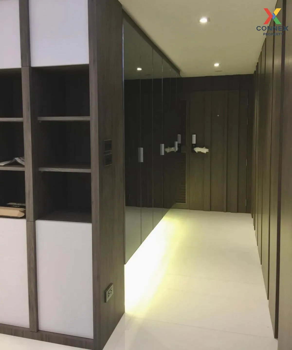 For Rent Condo , Royal Castle , corner unit , newly renovated , B