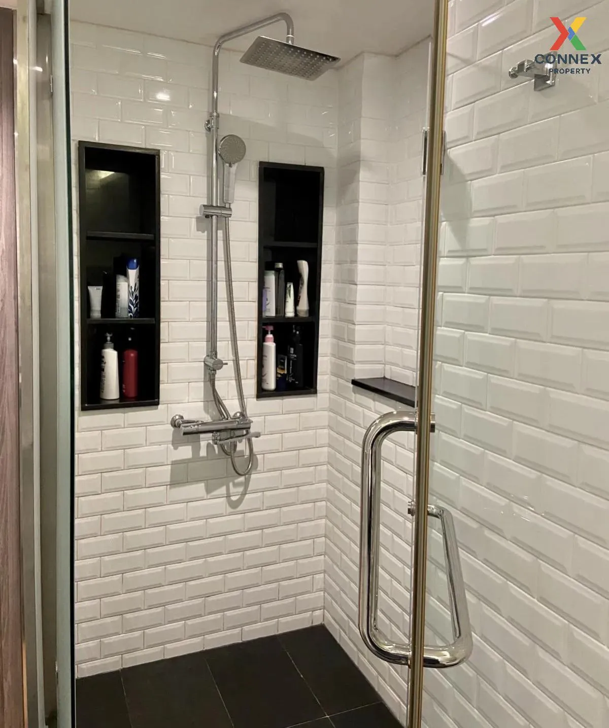 For Rent Condo , Royal Castle , corner unit , newly renovated , B