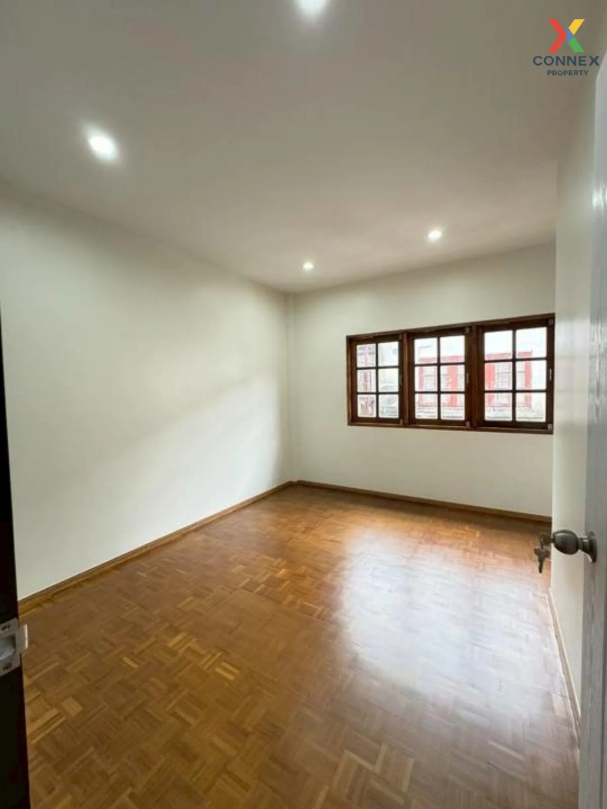 ขายทาวน์เฮ้าส์/ทาวน์โฮม  เพชรไพลิน พระยาสุเรนทร์ 35 บางชัน เขต คล