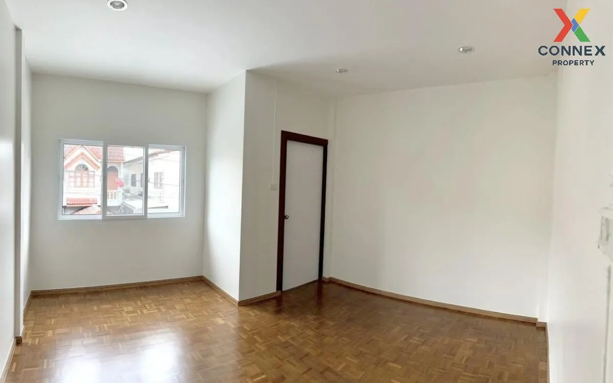 ขายทาวน์เฮ้าส์/ทาวน์โฮม  เพชรไพลิน พระยาสุเรนทร์ 35 บางชัน เขต คล