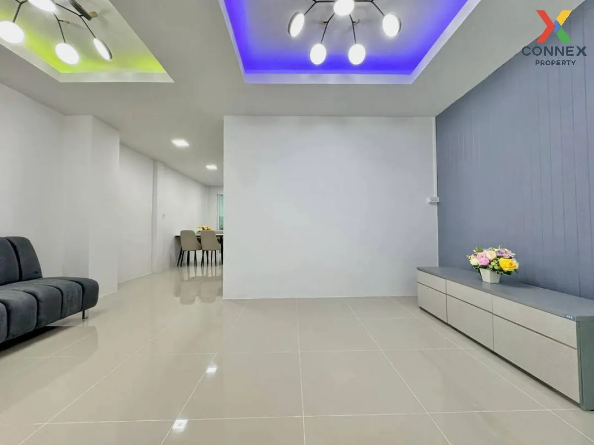 ขายทาวน์เฮ้าส์/ทาวน์โฮม  สรรทัศน์ธานี 2 รีโนเวทใหม่ ท่าทราย เมือง