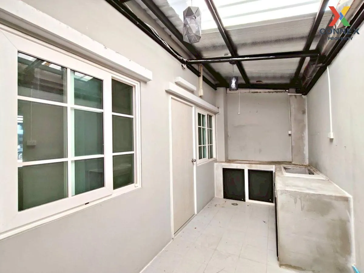 ขายทาวน์เฮ้าส์/ทาวน์โฮม  โกลเด้น ทาวน์ 3 บางนา-สวนหลวง หน้ากว้าง 