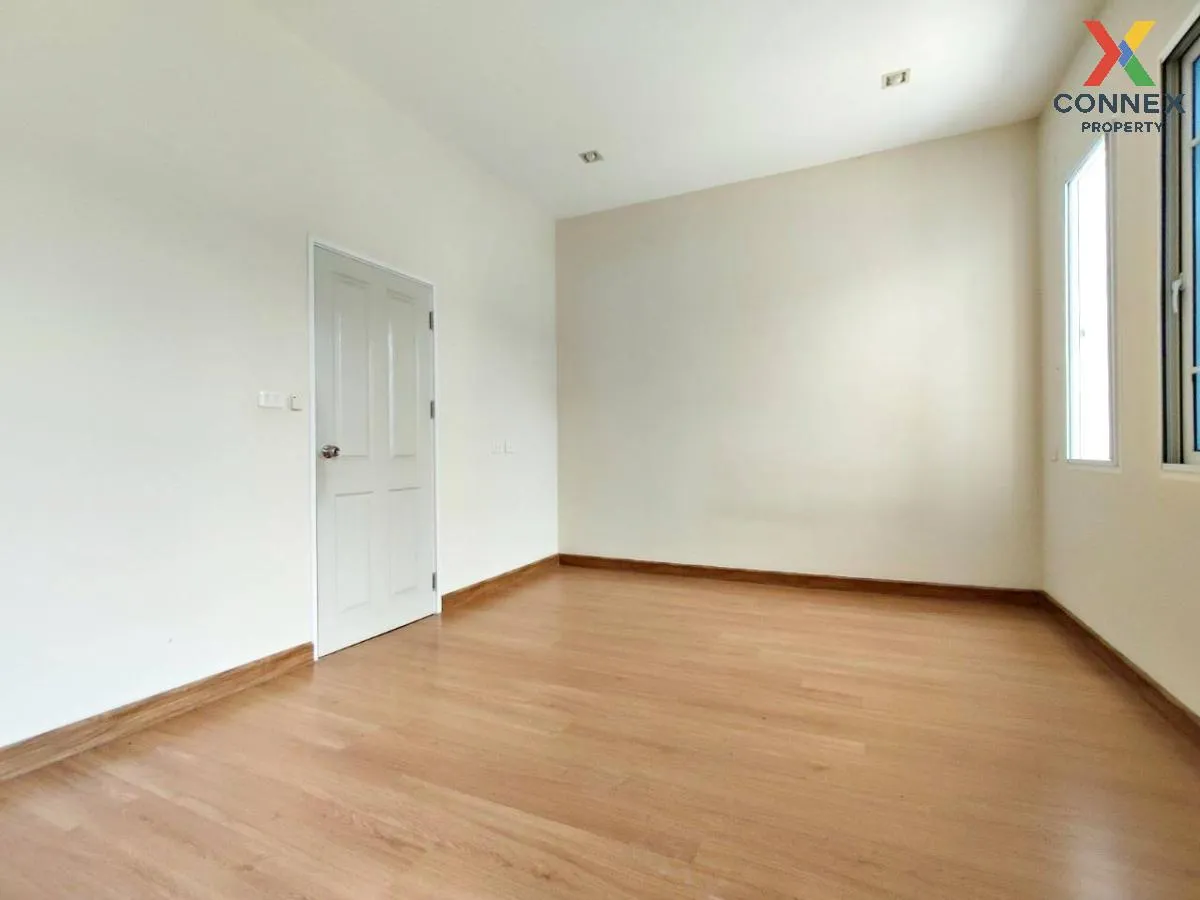 ขายทาวน์เฮ้าส์/ทาวน์โฮม  โกลเด้น ทาวน์ 3 บางนา-สวนหลวง หน้ากว้าง 