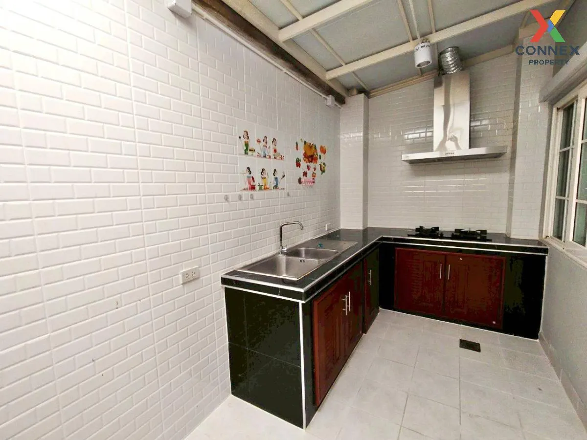 ขายทาวน์เฮ้าส์/ทาวน์โฮม  โกลเด้น ทาวน์ 3 บางนา-สวนหลวง หน้ากว้าง 