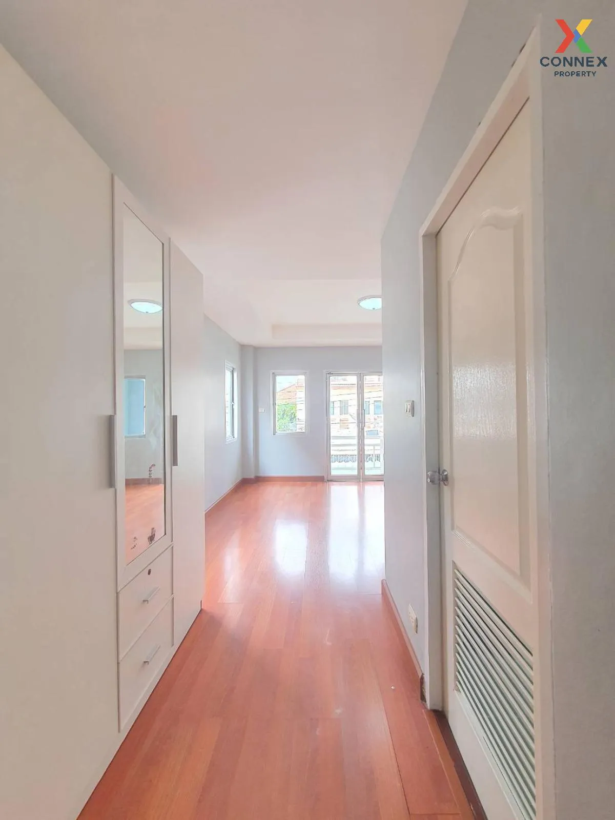 ขายทาวน์เฮ้าส์/ทาวน์โฮม  เดอะบัลโคนี่ โฮม ห้องมุม หน้ากว้าง รีโนเ